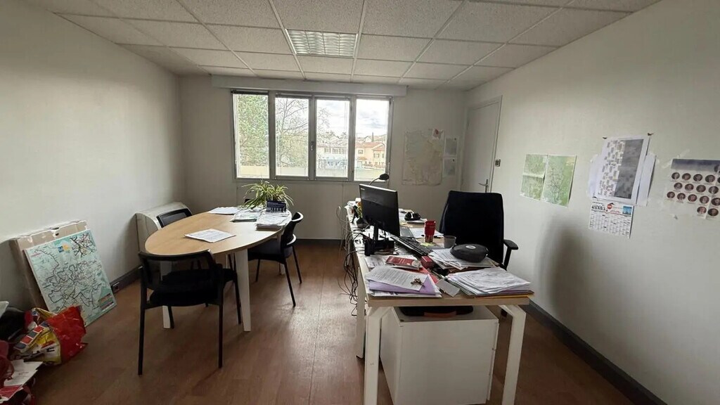 Location Bureaux 175 m² - Photo 1
