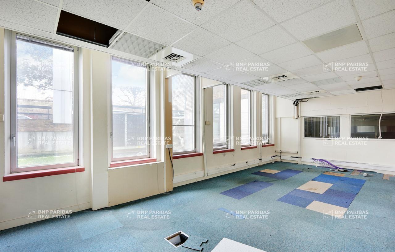 53 Boulevard De Stalingrad, Malakoff to rent Building Photo- Image 1 of 8