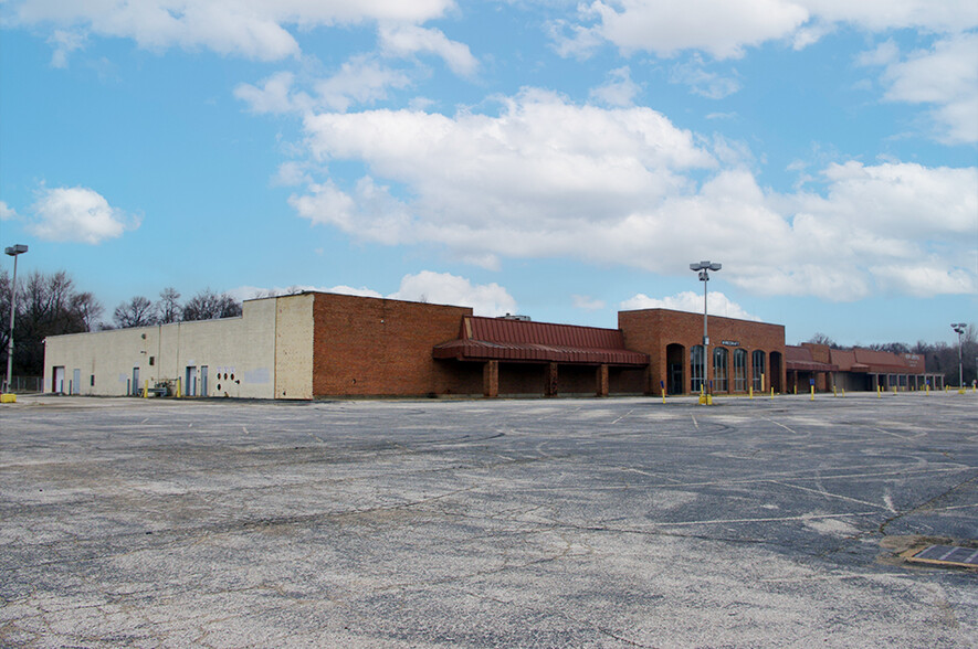 10223 Lewis And Clark Blvd, Saint Louis, MO for rent - Building Photo - Image 1 of 9