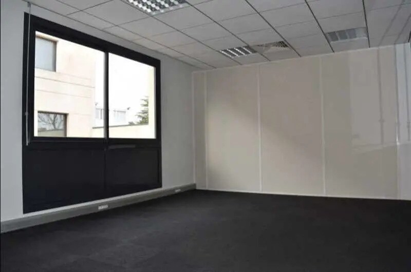 Office in Chassieu to rent - Interior Photo - Image 2 of 5
