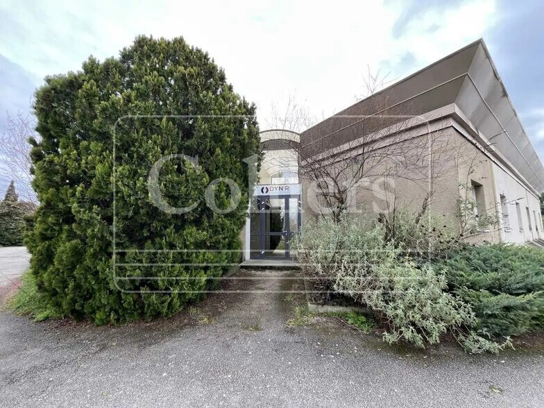 Office in Aix-en-Provence to rent - Building Photo - Image 3 of 11