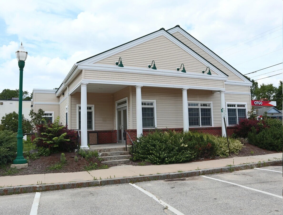 22 Pleasant St, Mechanic Falls 04256 UK