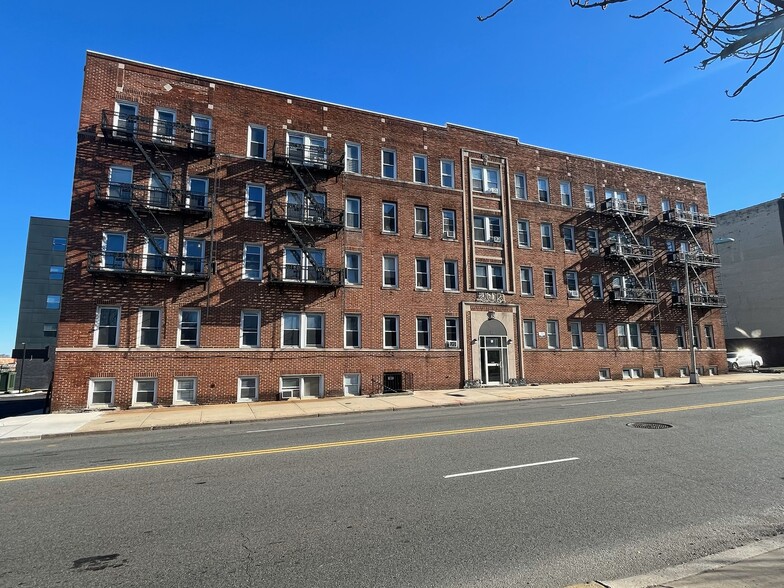 10 S Grove St, East Orange, NJ for sale - Primary Photo - Image 1 of 1