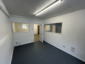 Mimram Rd, Hertford to rent Interior Photo- Image 1 of 10