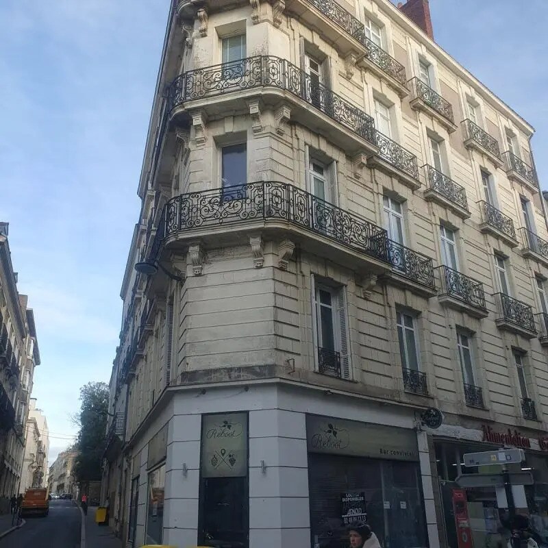 Retail in Nantes to rent Building Photo- Image 1 of 8