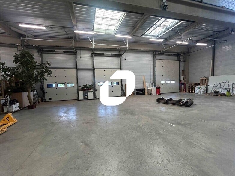 Light Industrial in Sartrouville to rent - Building Photo - Image 2 of 26