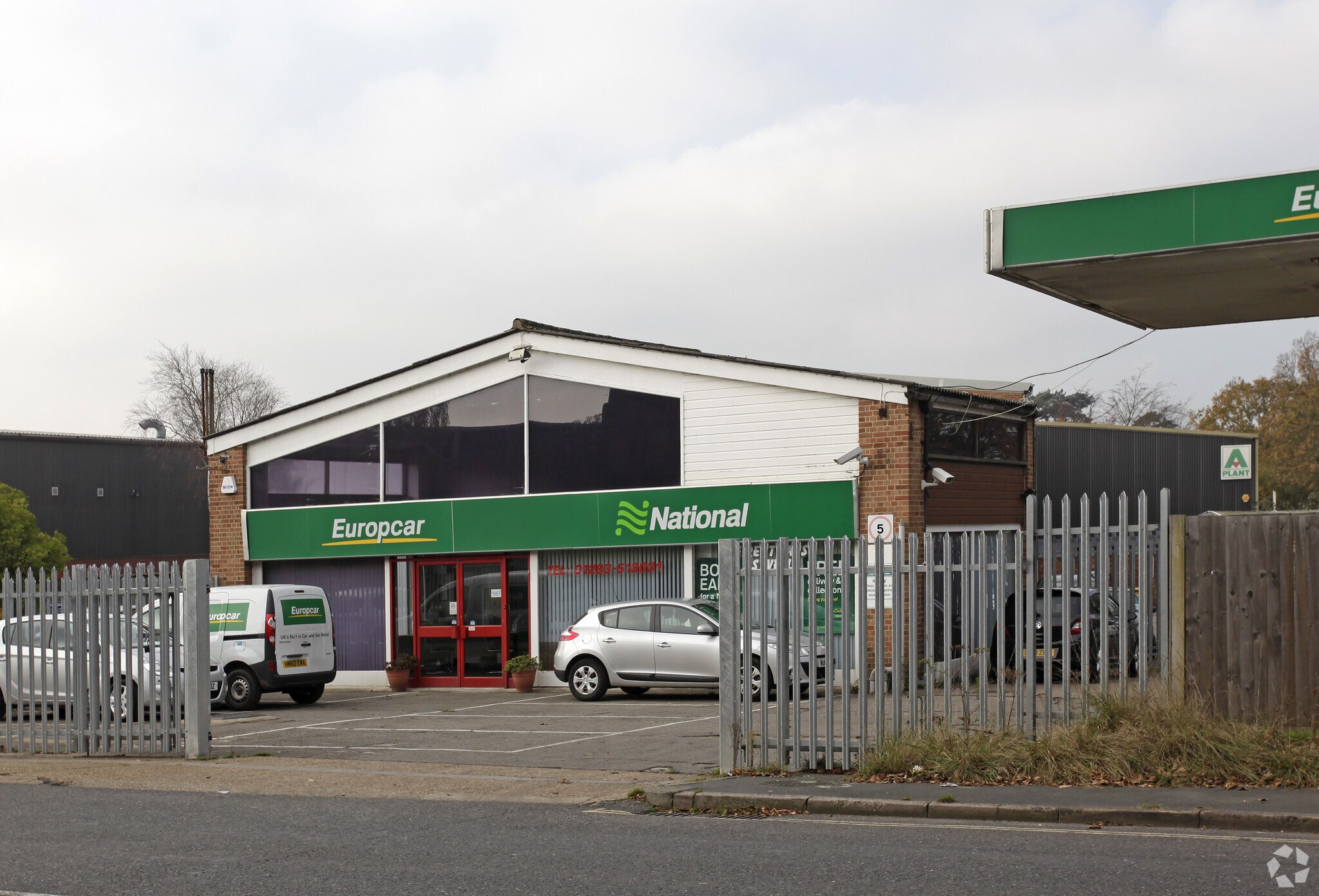 Old Brighton Rd, Lowfield Heath for sale Primary Photo- Image 1 of 1