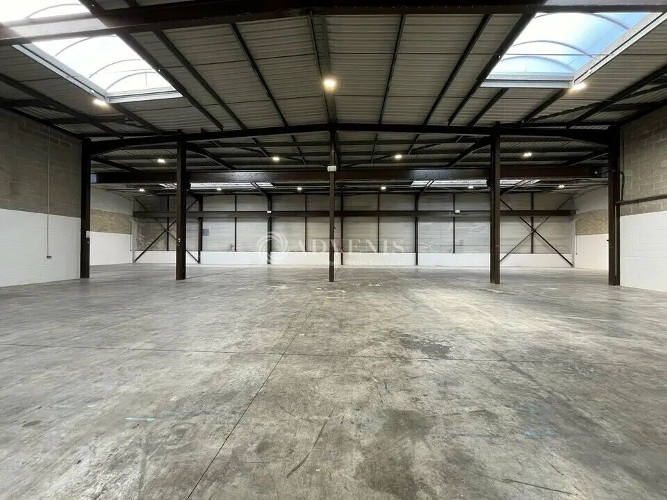 Light Industrial in Le Thillay to rent Interior Photo- Image 1 of 12
