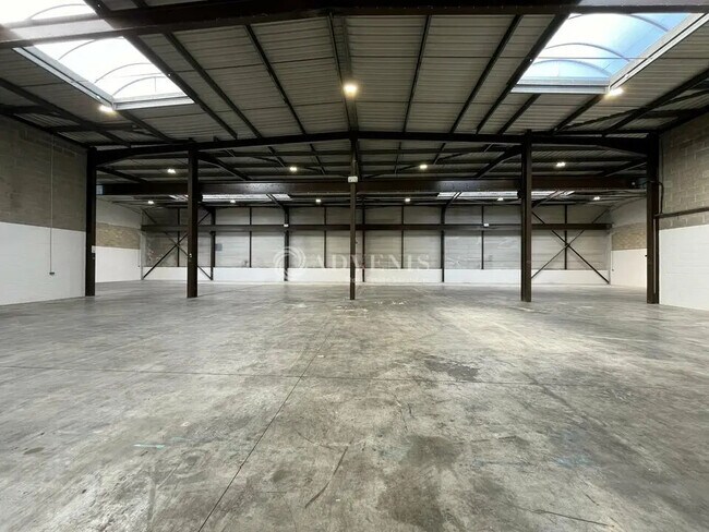 Location Local d'activités 1 253 m²