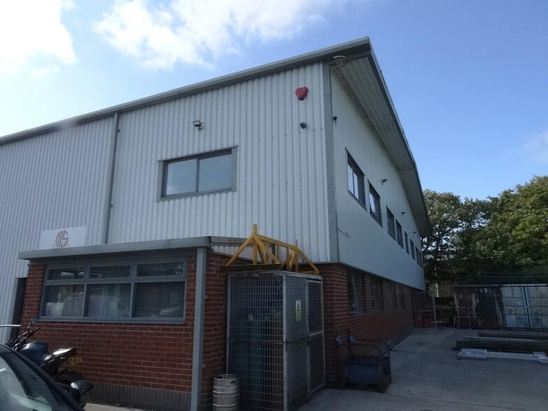 24 Darklake Vw, Plymouth to rent - Building Photo - Image 2 of 7