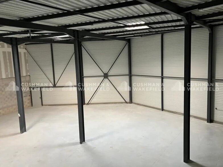 1410 Route Nationale 396, Aubagne to rent - Interior Photo - Image 3 of 13