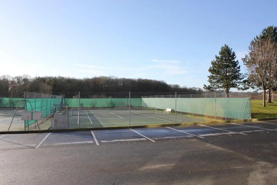 Office in Bièvres to rent - Building Photo - Image 3 of 6