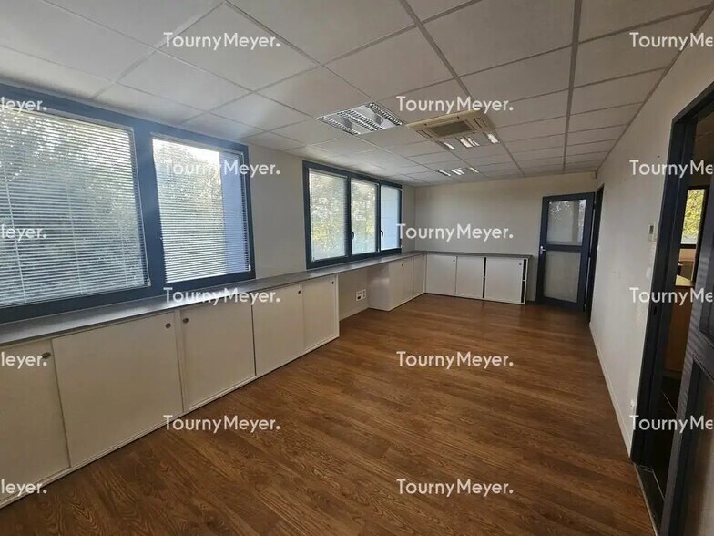 Retail in Cesson-Sévigné for sale - Primary Photo - Image 3 of 4