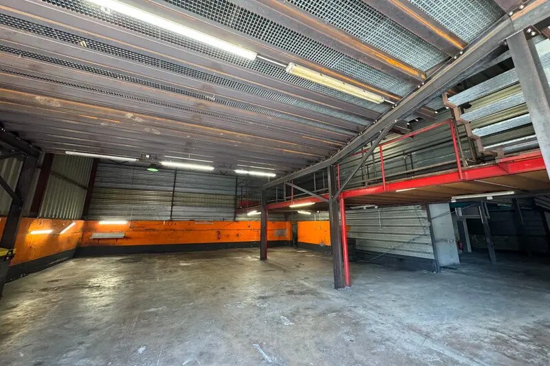 Light Industrial in Montpellier to rent - Interior Photo - Image 2 of 4