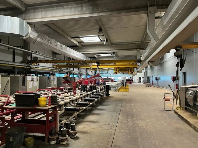Location Local d'activités 750 m² à 1 400 m²