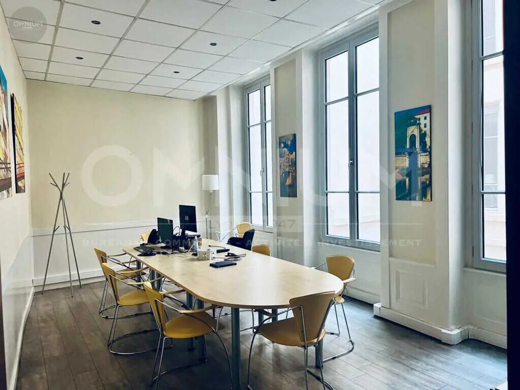 Location Bureaux 200 m² - Photo 1