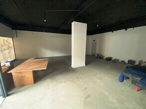 Hagley Mall, Halesowen to rent Interior Photo- Image 2 of 2