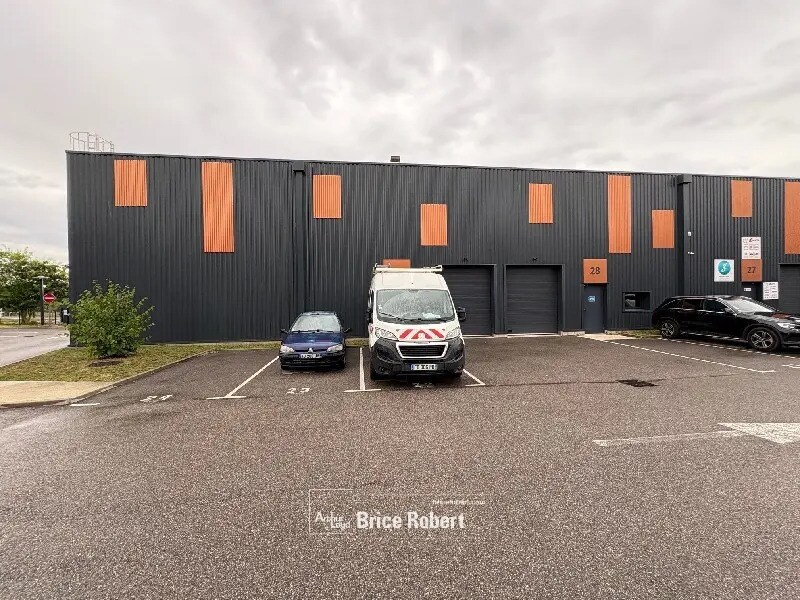 Industrial in Vaulx-Milieu for sale Building Photo- Image 1 of 8