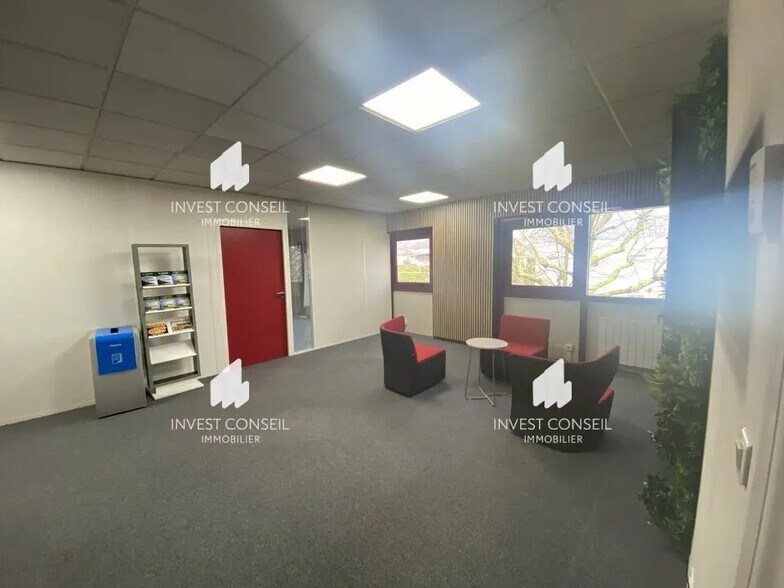 Office in Pontoise to rent - Interior Photo - Image 2 of 4