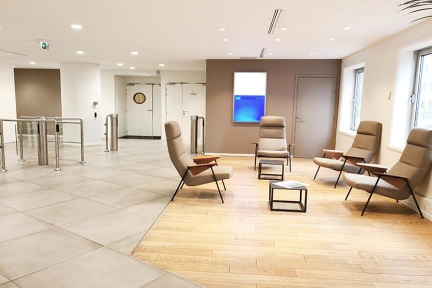 4 Place Des Vosges, Courbevoie to rent - Lobby - Image 3 of 14