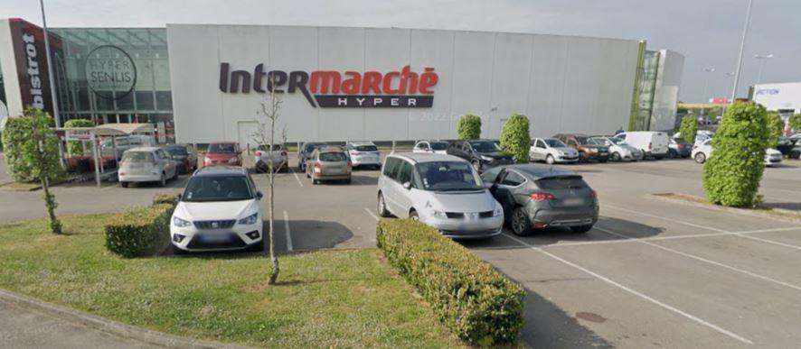 Retail in Senlis to rent - Building Photo - Image 3 of 15