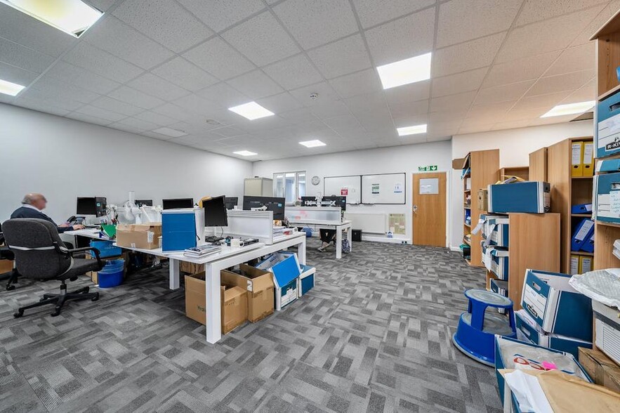 Bentinck Rd, West Drayton for sale - Building Photo - Image 2 of 15