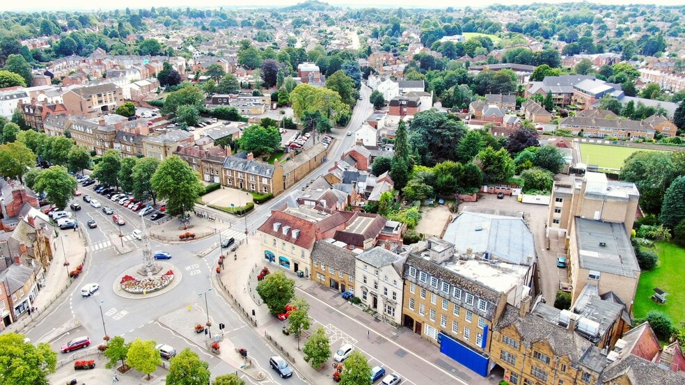 Horse Fair, Banbury for sale - Building Photo - Image 3 of 14