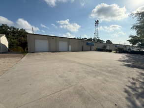 132 Magic Oaks Ct, Spring, TX to rent Building Photo- Image 2 of 6