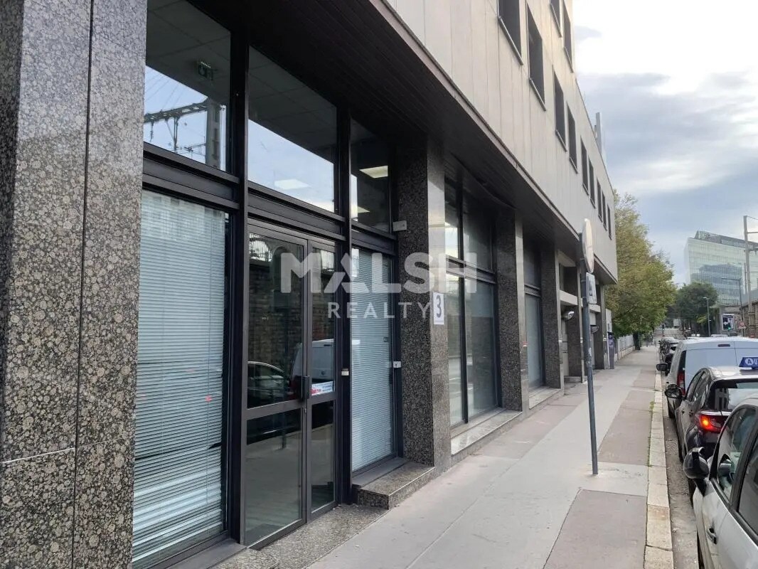 Retail in Lyon to rent Building Photo- Image 1 of 15