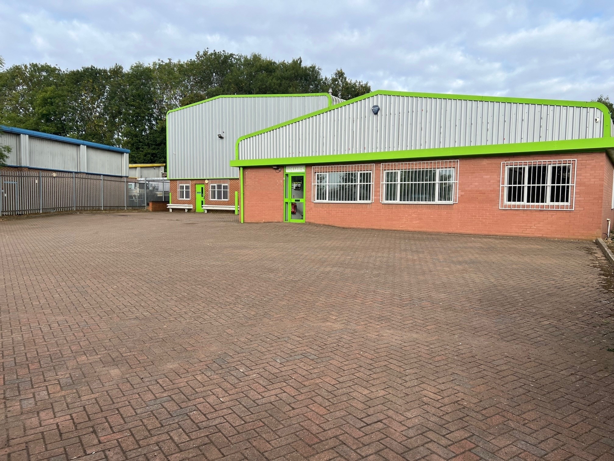 2 Robinson Clos, Kettering to rent Building Photo- Image 1 of 2