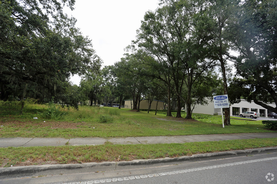 2733 N Falkenburg Rd, Tampa, FL for sale - Primary Photo - Image 1 of 1