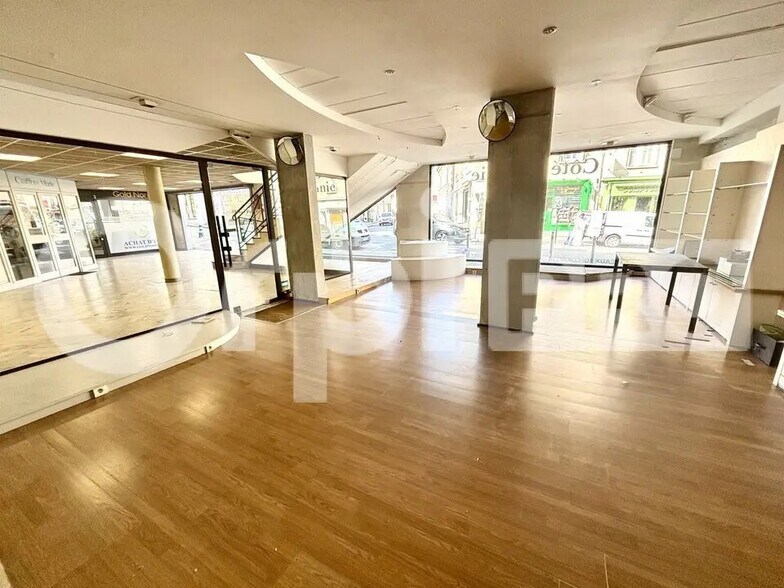 Retail in Compiègne for sale - Building Photo - Image 2 of 7