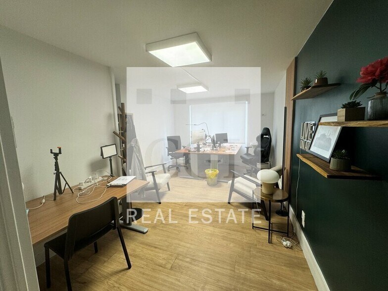 81 Rue Alexandre Boutin, Villeurbanne for sale - Interior Photo - Image 3 of 5