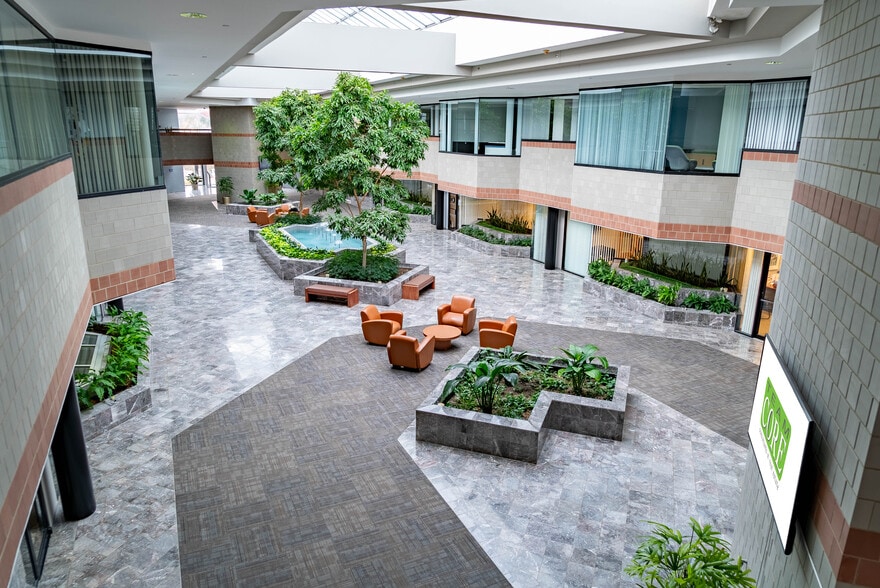 691 N Squirrel Rd, Auburn Hills, MI to rent - Building Photo - Image 2 of 34