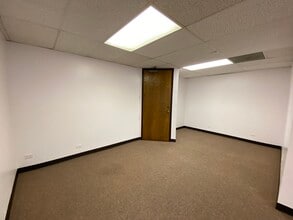 10730 E Bethany Dr, Aurora, CO to rent Interior Photo- Image 2 of 16