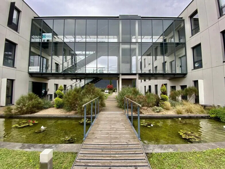 Office in Saint-Priest to rent - Building Photo - Image 2 of 20