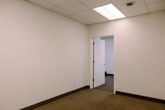 2101 Hennepin Ave, Minneapolis, MN to rent Interior Photo- Image 2 of 10