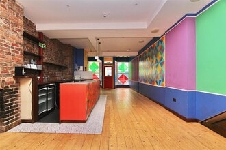 8 Cazenove Rd, London to rent Interior Photo- Image 2 of 9
