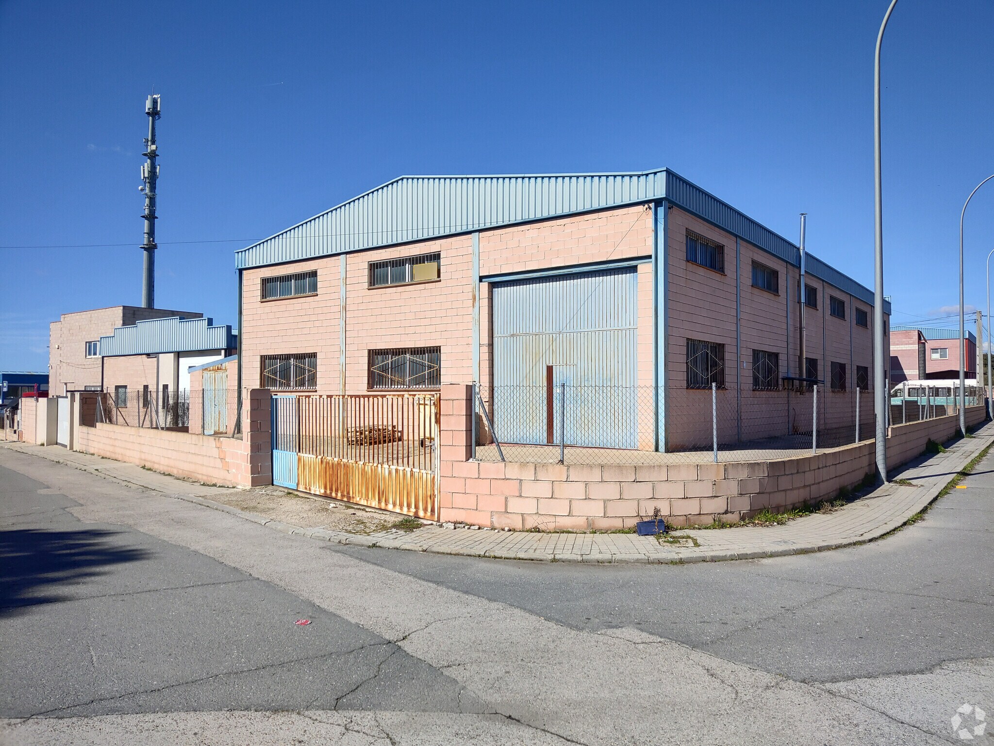Avenida de los Cañales, 4, Chapinería, Madrid for sale Building Photo- Image 1 of 12