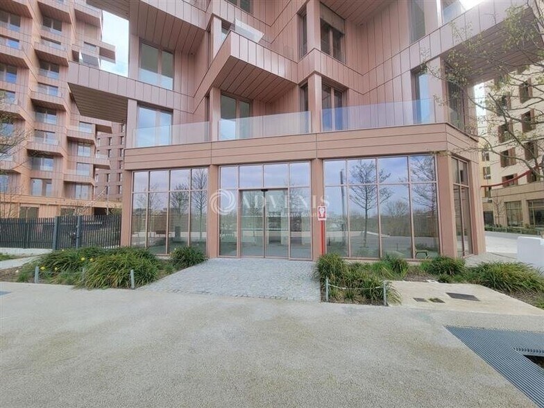 22 Rue Ternaux, Saint-Ouen-sur-Seine to rent - Building Photo - Image 3 of 6