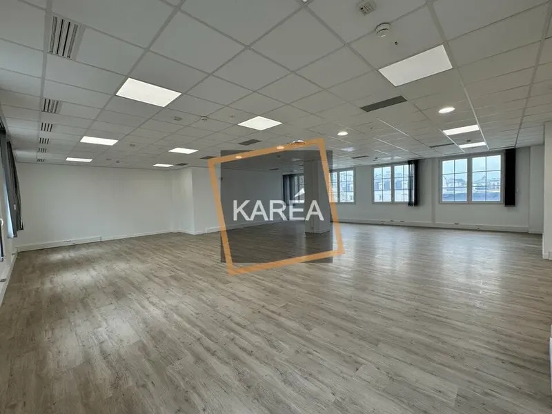 Office in Chessy to rent Interior Photo- Image 1 of 6