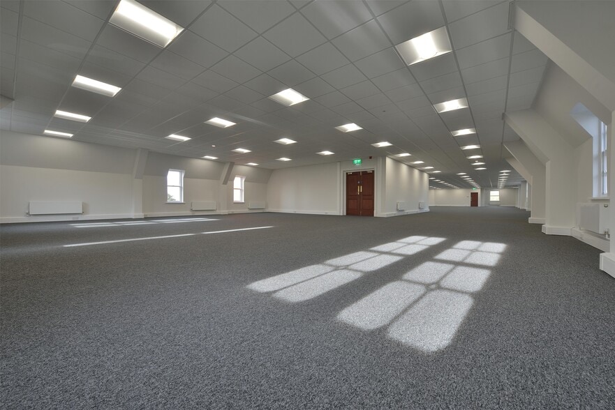 Wilmslow Rd, Alderley Edge to rent - Interior Photo - Image 3 of 5