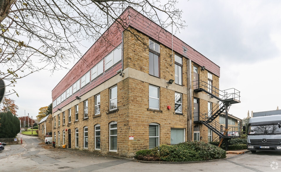 Penistone Rd, Huddersfield to rent - Building Photo - Image 3 of 6