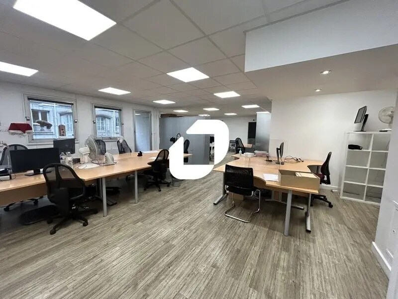 Location Bureaux 217 m² - Photo 1