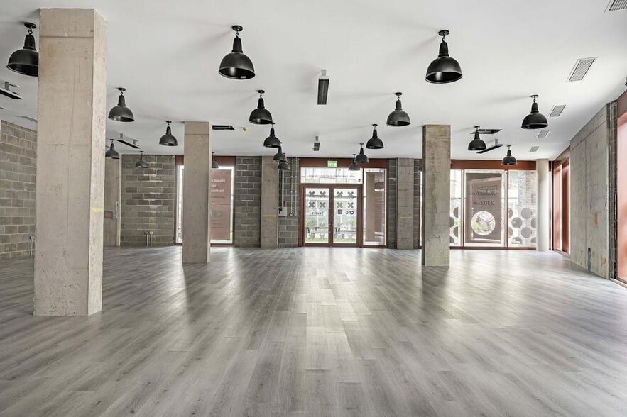 14 Tandy Pl, London to rent - Interior Photo - Image 3 of 28