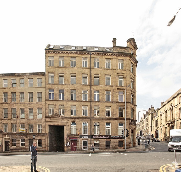 15-17 Manor Row, Bradford to rent - Building Photo - Image 3 of 3