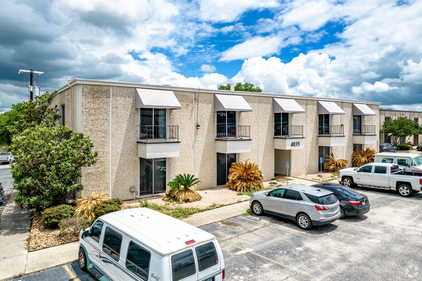 4035 Naco Perrin Blvd, San Antonio 78217 UK