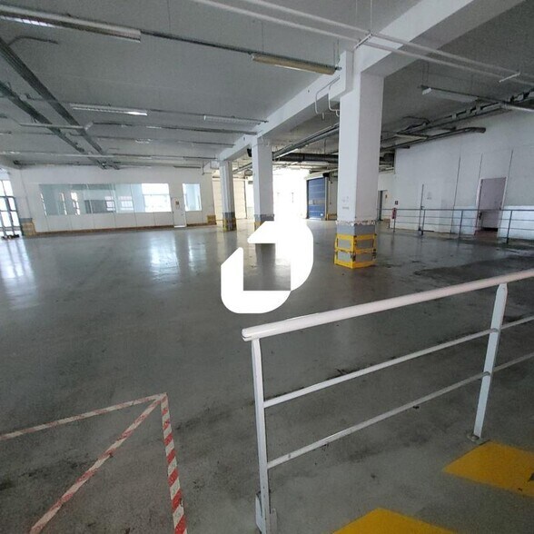 Light Industrial in Issy-les-Moulineaux to rent - Building Photo - Image 3 of 5