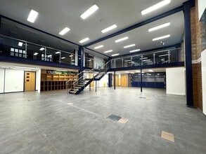 1 Linkfield Rd, Isleworth to rent Interior Photo- Image 2 of 17