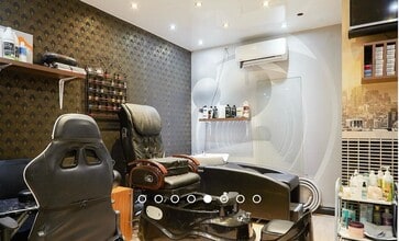 22 High Street Colliers Wood, London to rent Interior Photo- Image 2 of 7